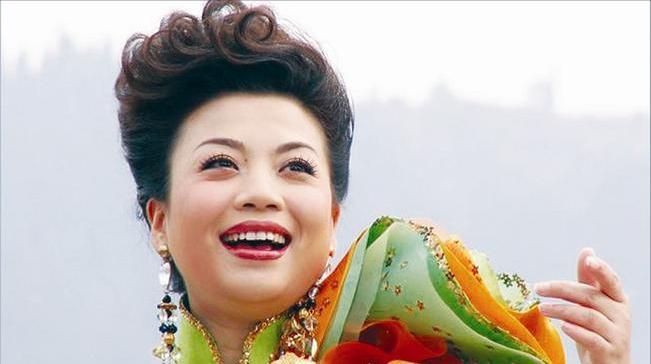 张也|张也:和张行恋爱8年未果,与大8岁吕继宏相伴多年,54岁仍未婚