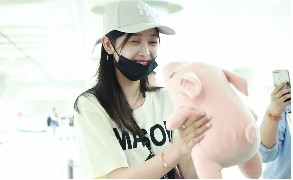 吴宣仪|吴宣仪模仿狐狸，跪地爬行眼神放电，却被男嘉宾评为“狐狸精”!