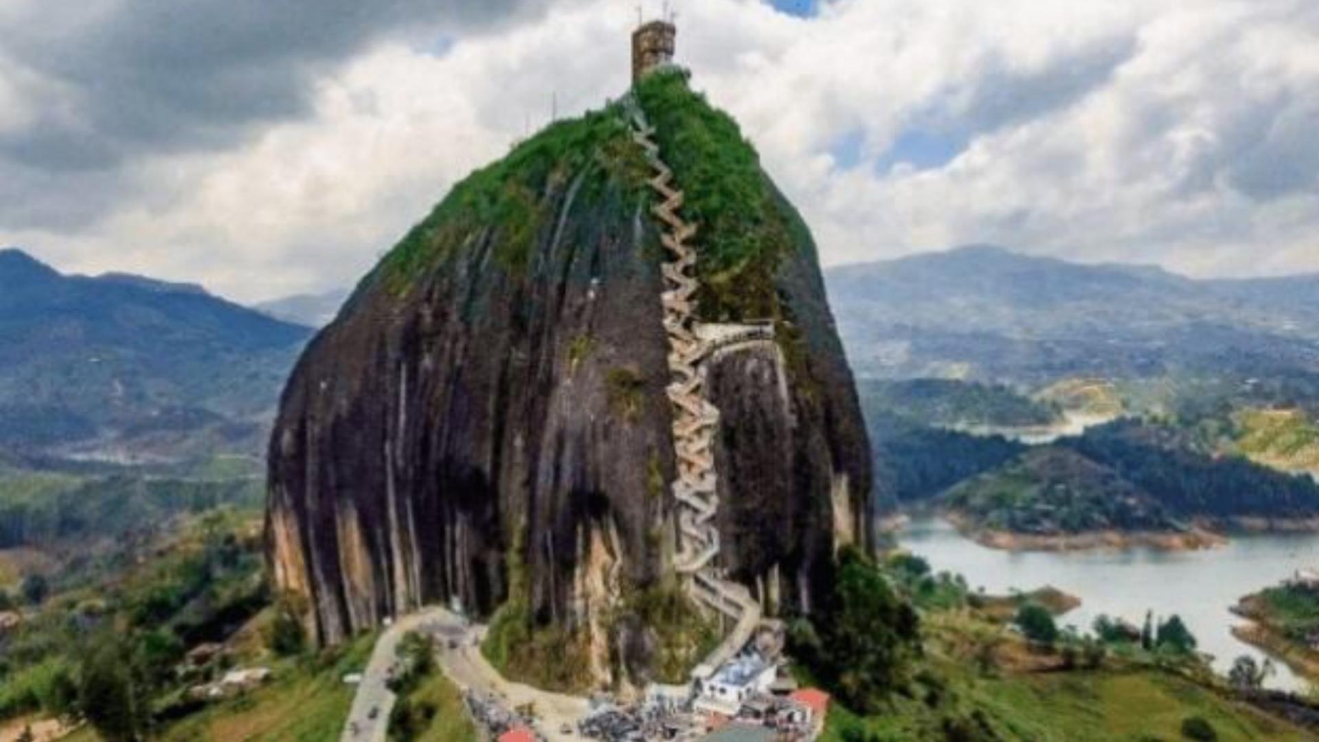 腾冲|建在10万吨巨石上的奇葩别墅，回家得爬200米陡梯，房主已经后悔