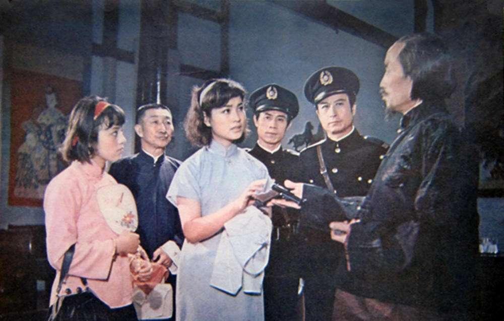 神秘的大佛|十多万拍一部功夫片，实现零的突破险遭禁映，创下8000多万票房！