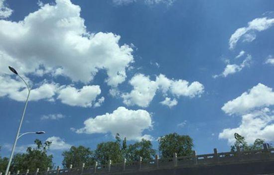 一个大气层中的空气总质量:在太空中形成一个巨大的空洞
