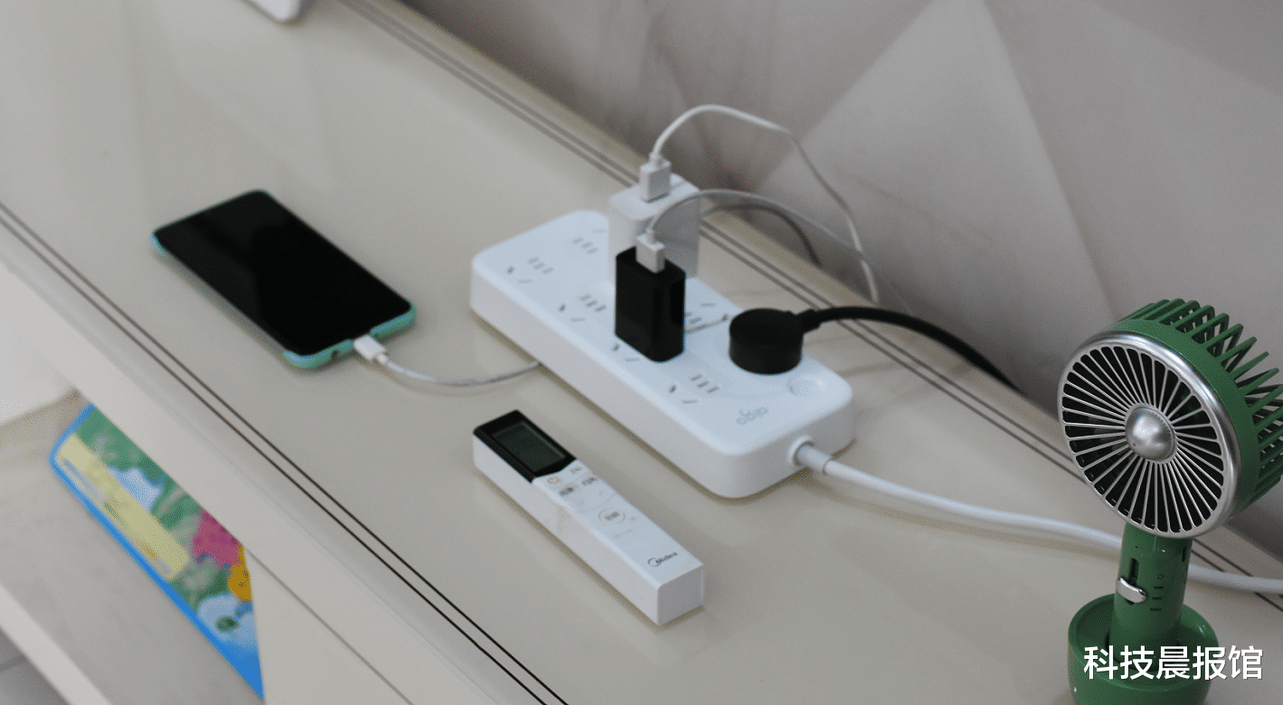 墙插孔位不够,仅需几十元即可解决,aigo 8孔位插排体验