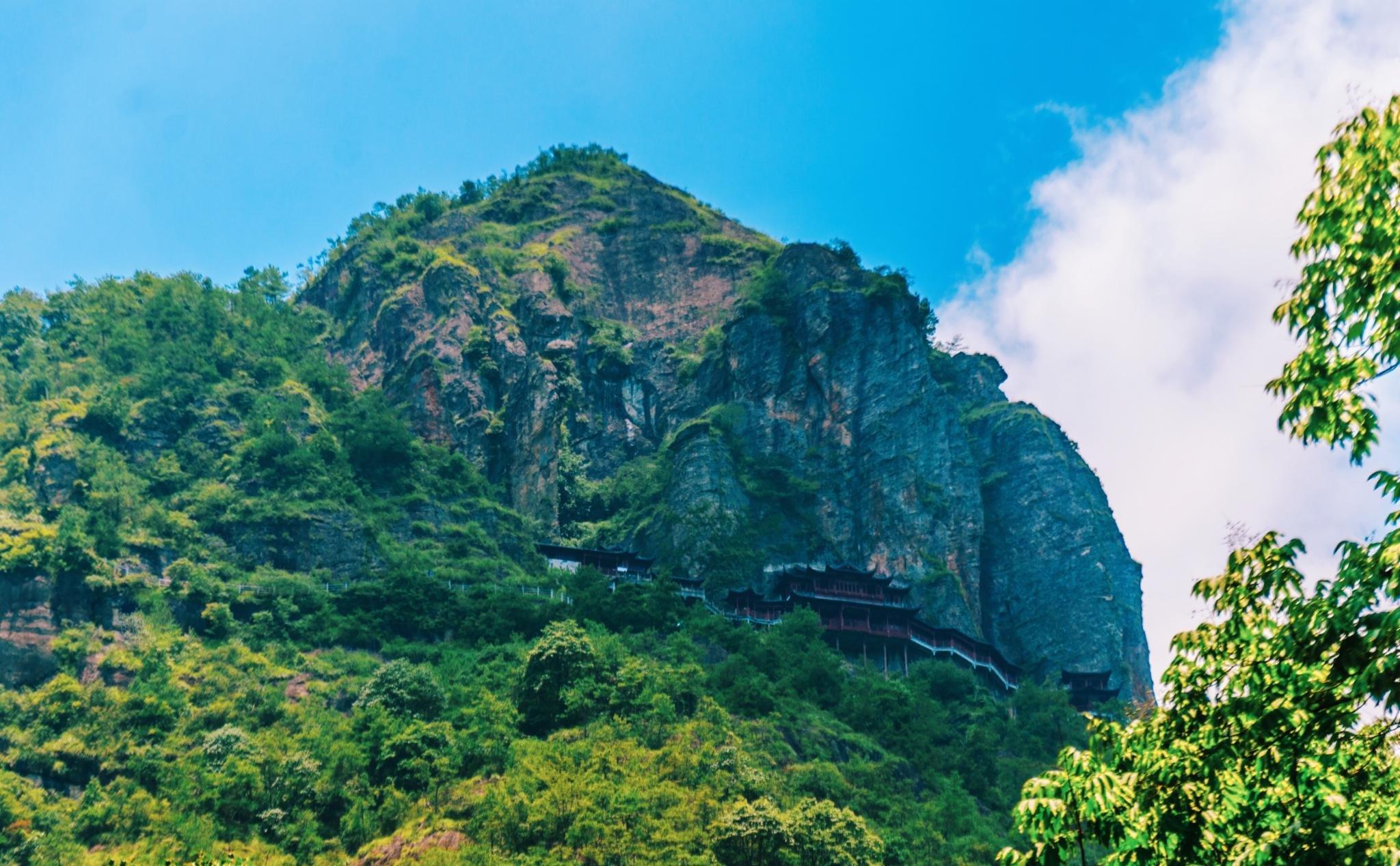 悬空寺|原来江南第一悬空寺就隐藏在浙江，并拥有全国第一天然立佛