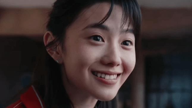 明明是美女,笑起来却很“恐怖”,这6位女星,不笑美艳一笑瘆人