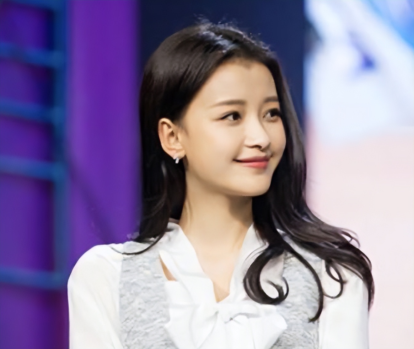 赵丽颖|明明长得很像,却一个惊艳、一个“路人脸”,问题出在鼻子上?