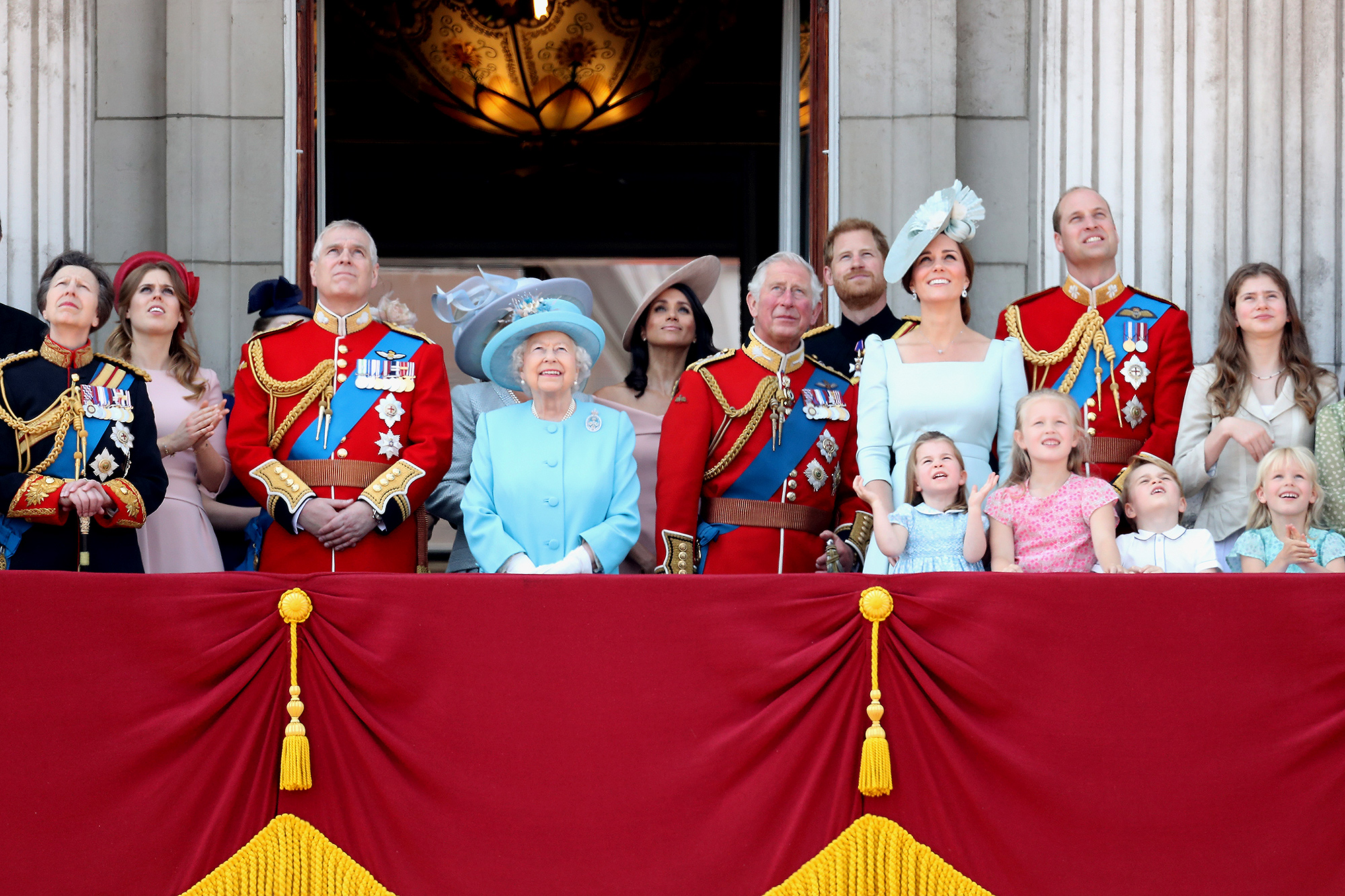 伊丽莎白女王的白金禧年庆典音乐会阵容揭晓：戴安娜将压轴演出？
