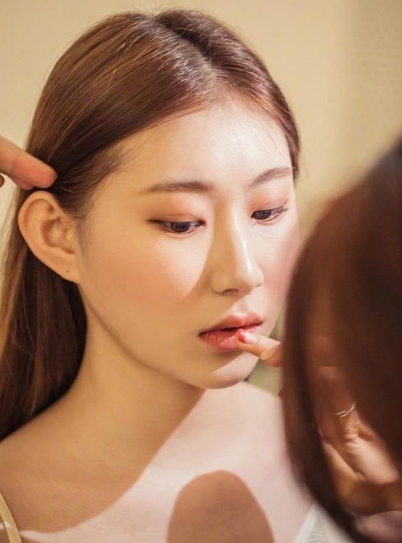 itzy|参加选秀屡遭淘汰,后靠实力逆袭ITZY主舞,却是家境富裕的千金?