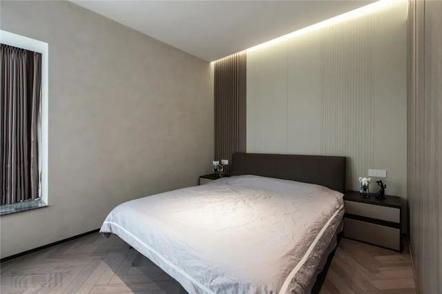 280㎡现代轻奢，开放式厨房与书房，生活空间时尚又宽敞