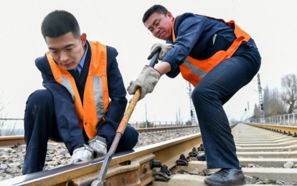 燕山|铁路局2022下半年招聘来了，学历低至专科，4类考生将优先录用