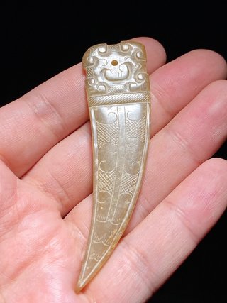 和田玉籽料|明以前 和田玉籽料 龙纹玉觿 觿形珮