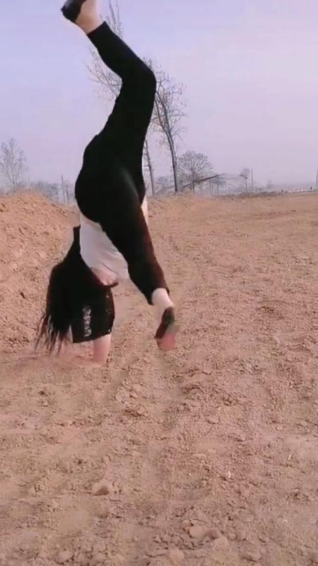 相亲时男子嫌弃女子体格大,女子:我是一个灵活的胖子