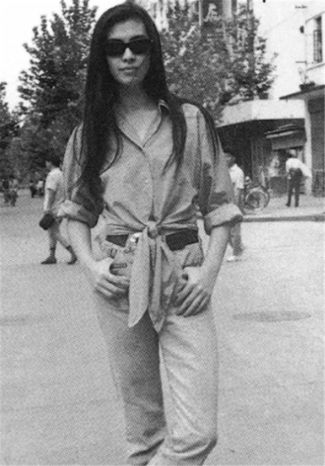 王祖贤|网友晒王祖贤为安徽老家捐建的“祖贤路”，时隔30年依然平坦坚实