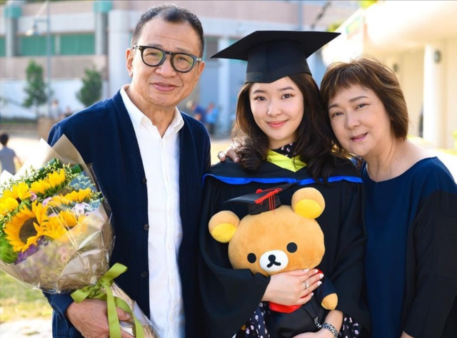 豪宅|6位移居国外的明星，开豪车住豪宅，国内赚钱国外花