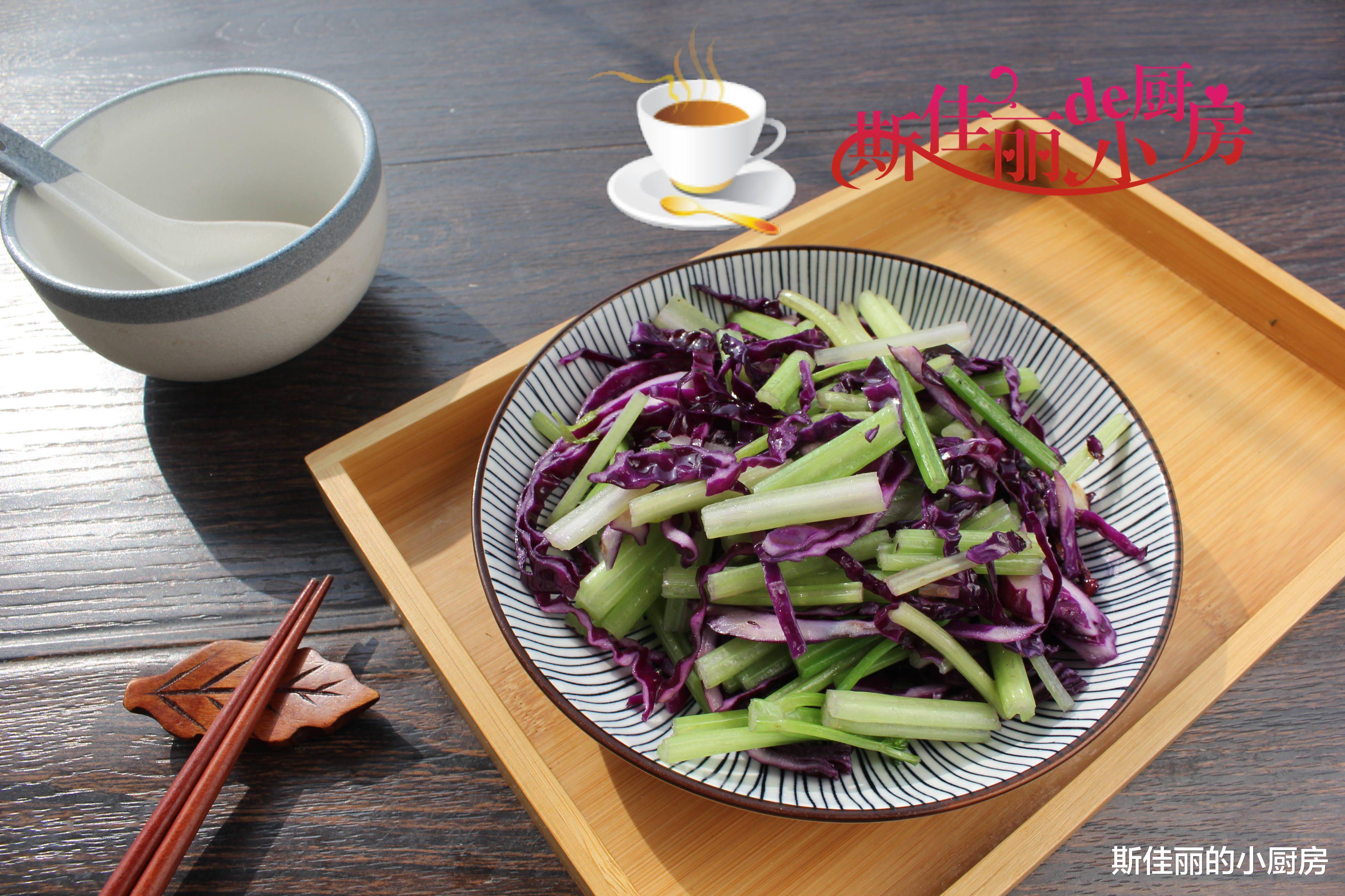 芹菜 女人不妨多吃这菜，瘦身美肤抗衰老，不放肉也很香，好吃又便宜