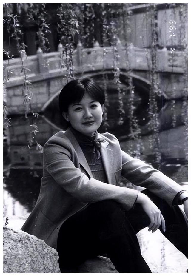 知名主播梁艳：从业27年保持初心，才华不输董卿，50岁仍未婚