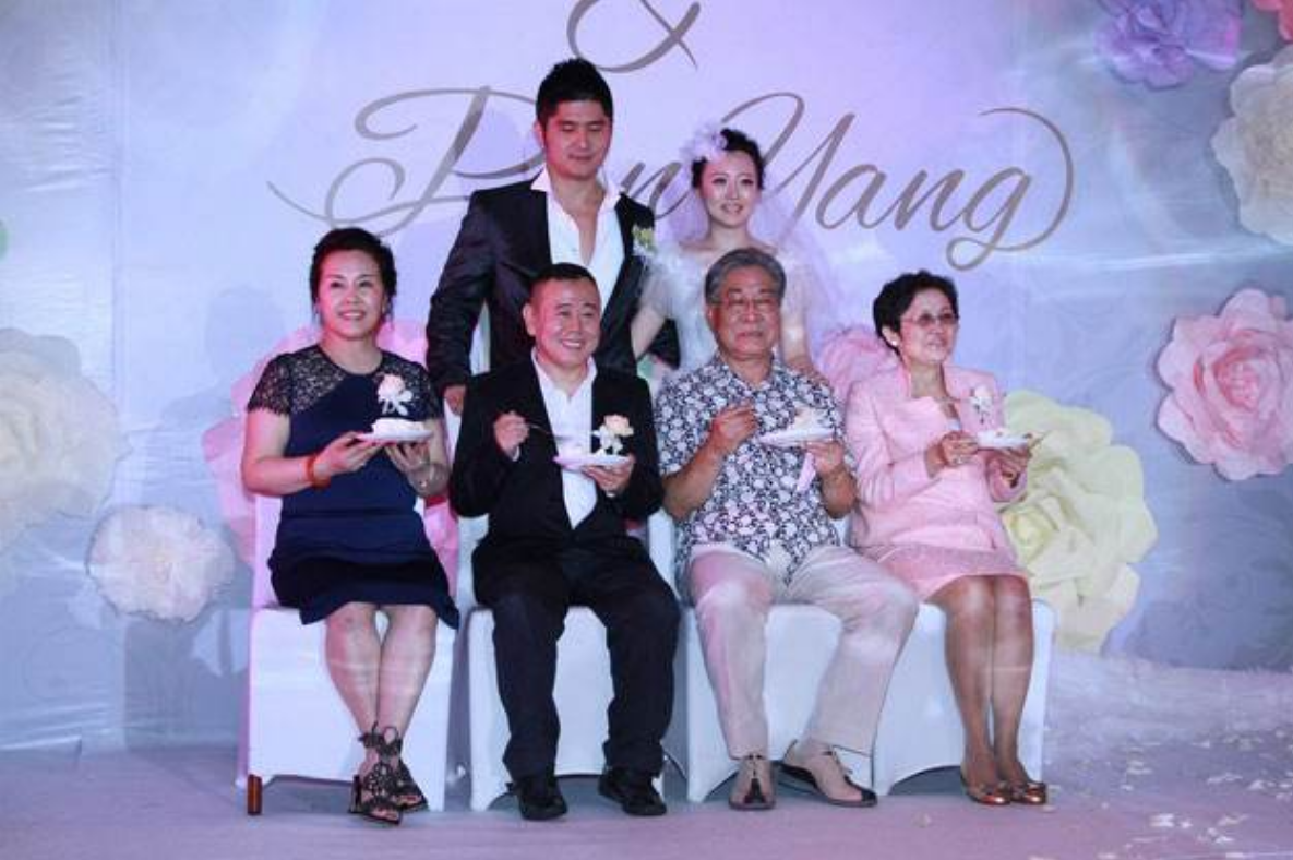 潘阳|潘长江晚节不保,他那嫁给10亿富豪的女儿潘阳,现在过得如何?