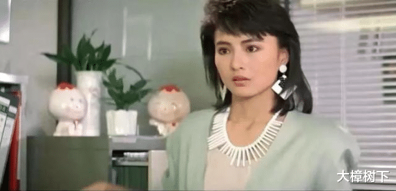 李赛凤|“最美警花”李赛凤：15岁出道，20岁爱上36岁大叔，嫁豪门被传出轨干儿子