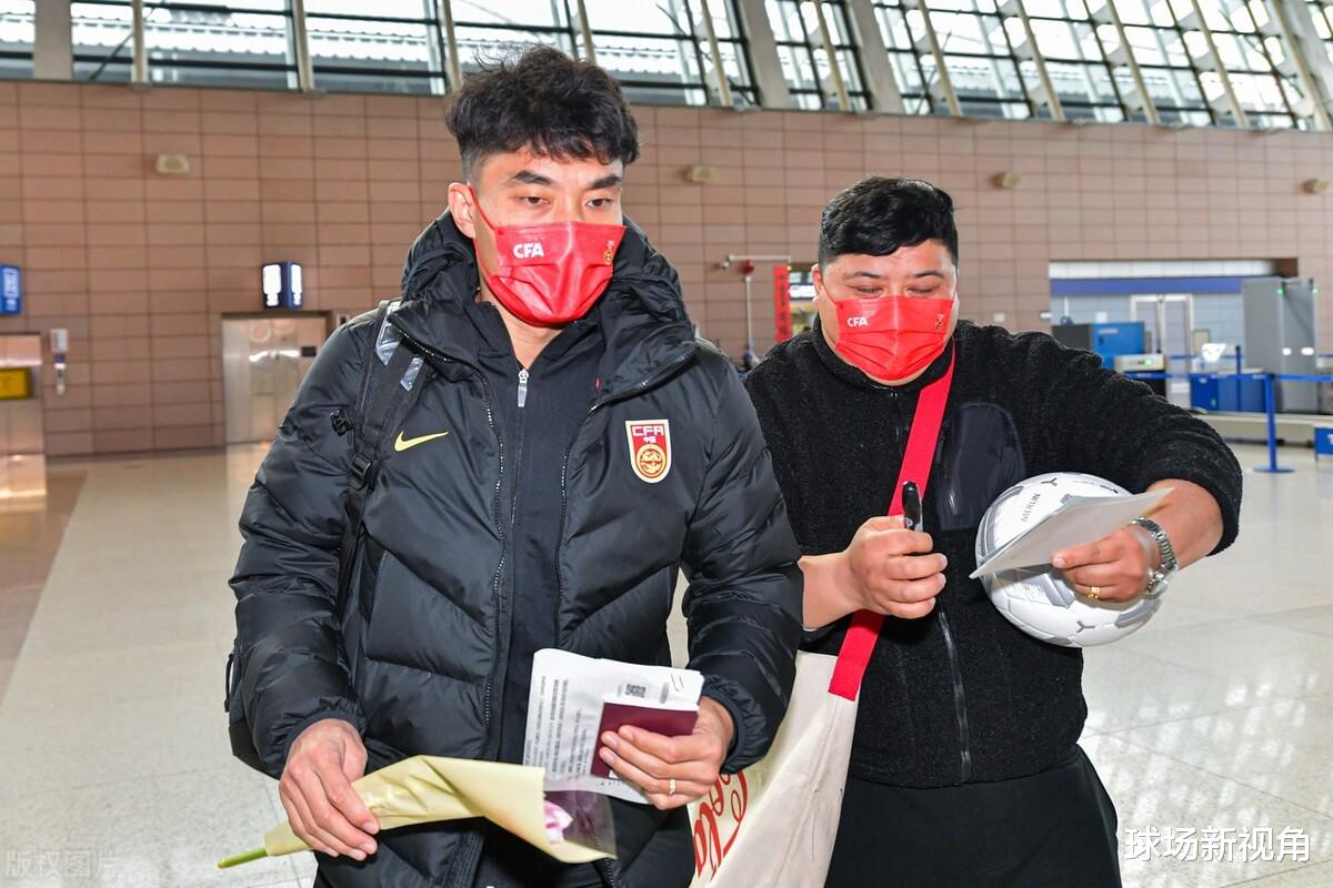 国足|国足3消息！国足24日解除隔离，李霄鹏调整教练组，水庆霞澄清误会