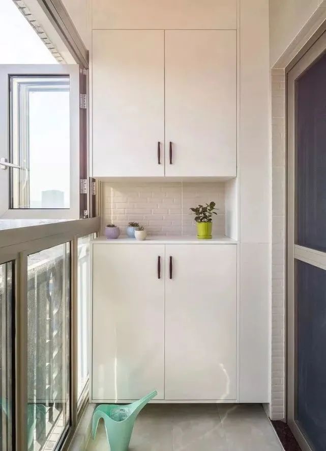 太神了!在阳台上这样贴瓷砖,面积立马扩大!