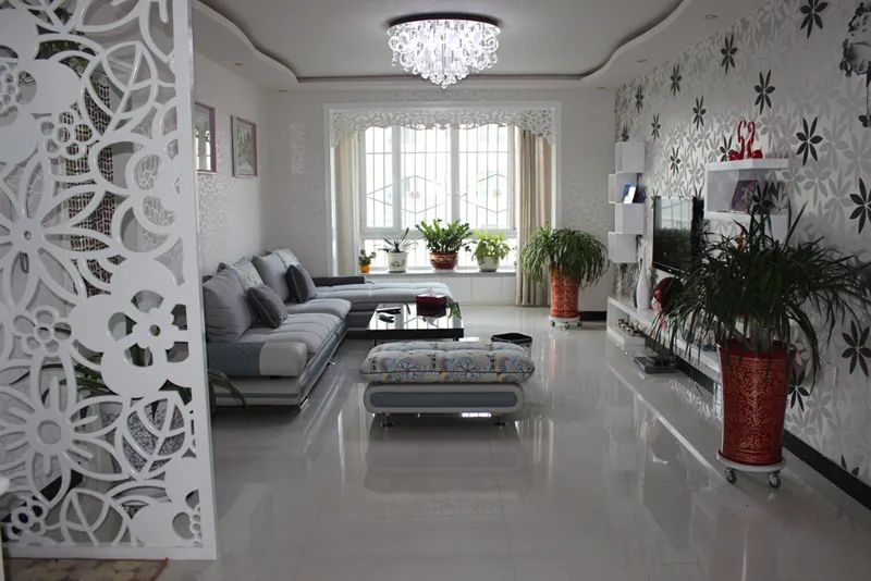 晒晒婆婆准备的婚房,房子装修很用心,尤其是定制的书桌柜