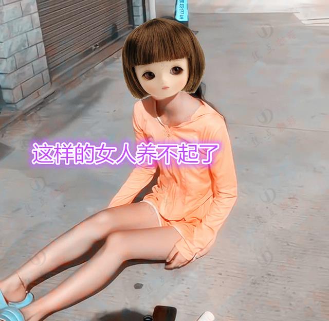 丈夫月薪8千,妻子每月花万元买奢侈品,被丈夫赶出家门露宿街头