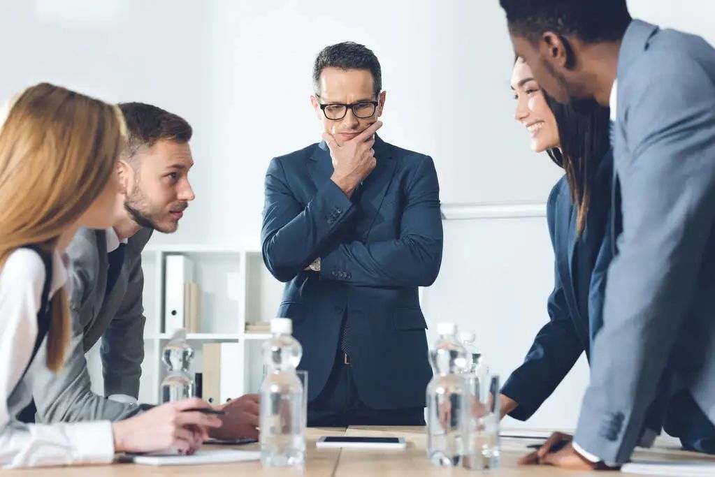 |领导要提拔我当组长，我十万个不情愿，可领导却硬要我当