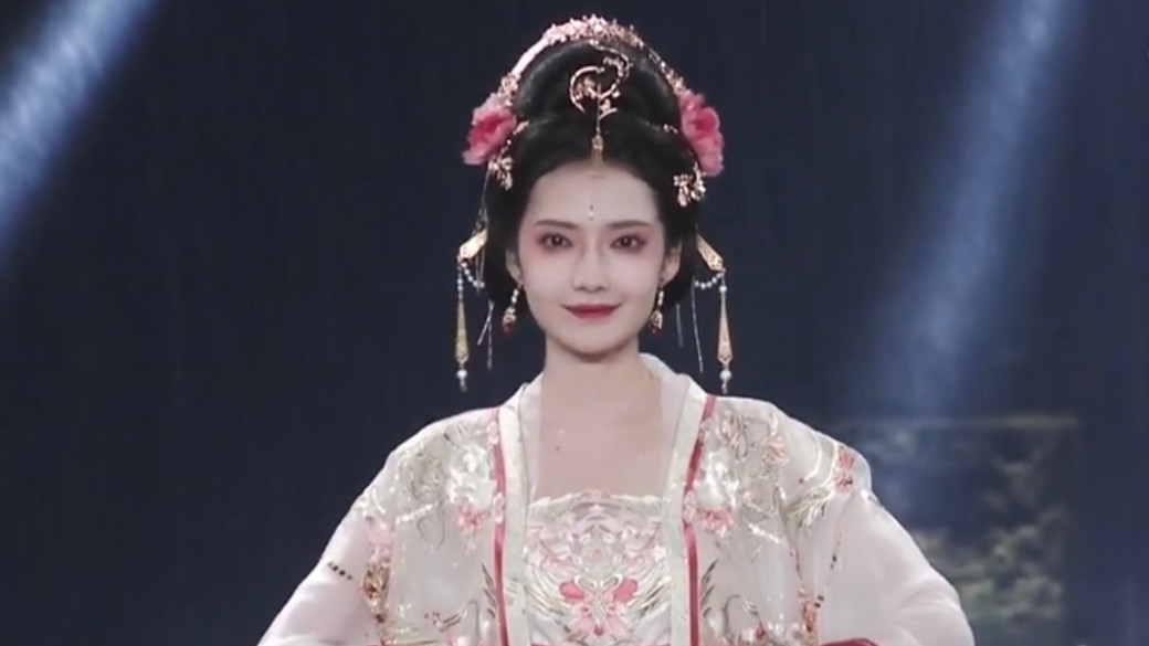 张睿|众星亮相国风大典，宣璐生图比精修美，刘宇惊艳，张睿妆发拖后腿