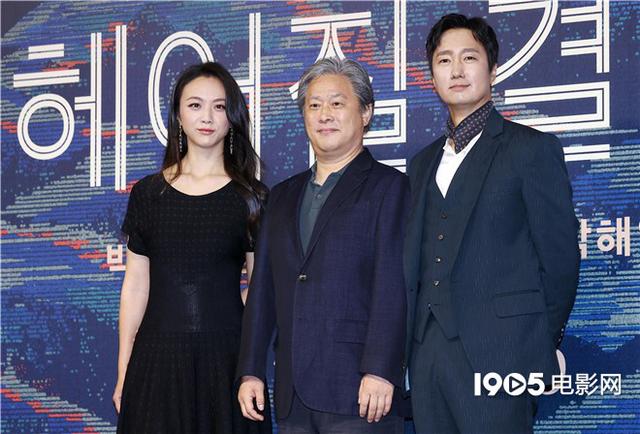 电视剧|汤唯现身韩国宣传《分手的决心》小黑裙优雅大方