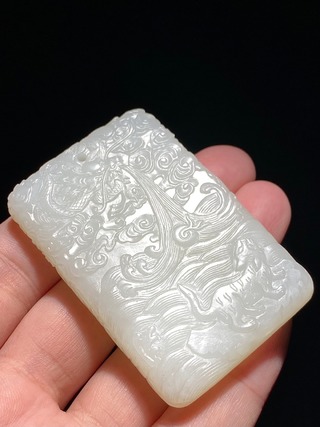 和田玉籽料|清乾隆 和田玉籽料 白玉 风云际会 玉牌 挂件