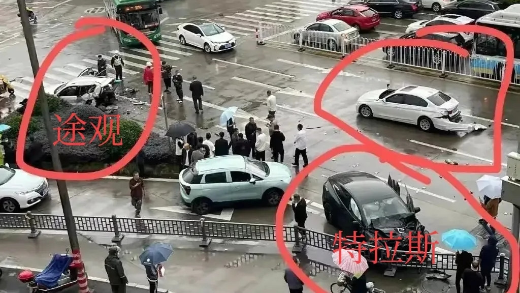 浙江一特斯拉失控连撞2车，警方：致2死1伤，3车严受损严重！