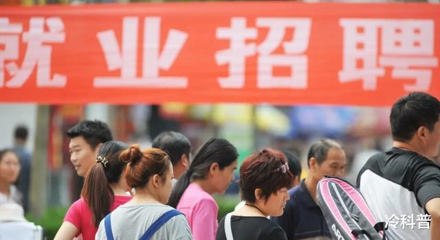 医生|家有女儿的应注意,未来十年适合女生的专业,收入发展都不错