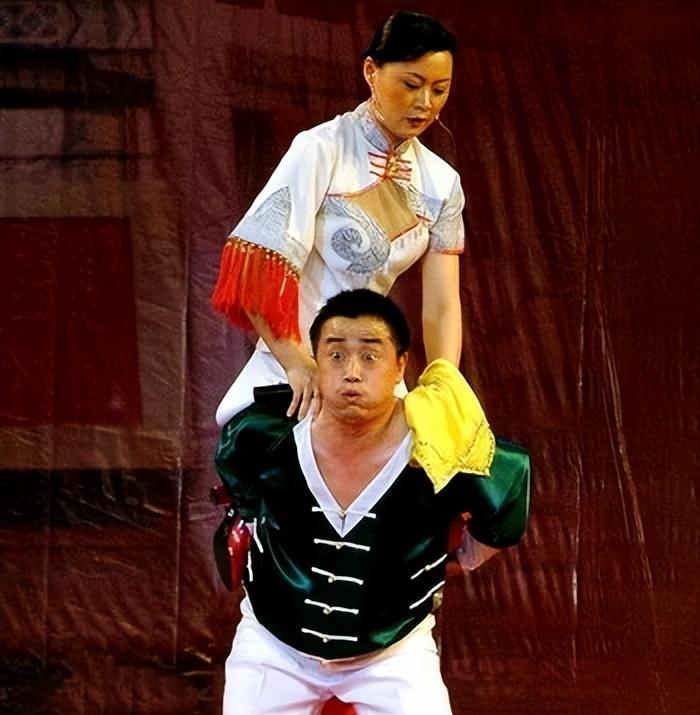 赵海燕|赵本山徒弟赵海燕:24岁生子,30岁上大学,和丈夫都是大学教授