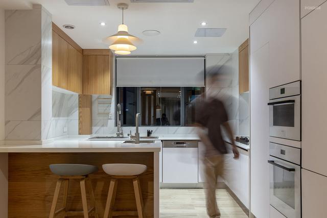 120平米简约原木风格，暖系灯光，照亮生活的美感