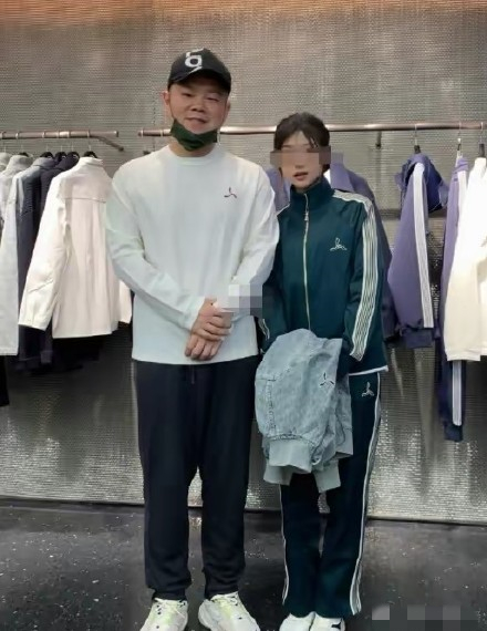 张艺兴|岳云鹏患脂肪瘤后暴瘦！瘦出尖下巴肚腩消失，疑无缘虎年央视春晚