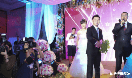 王皓|乒乓冠军王皓：30岁娶美妻，32岁面临婚姻危机，他如何化解？