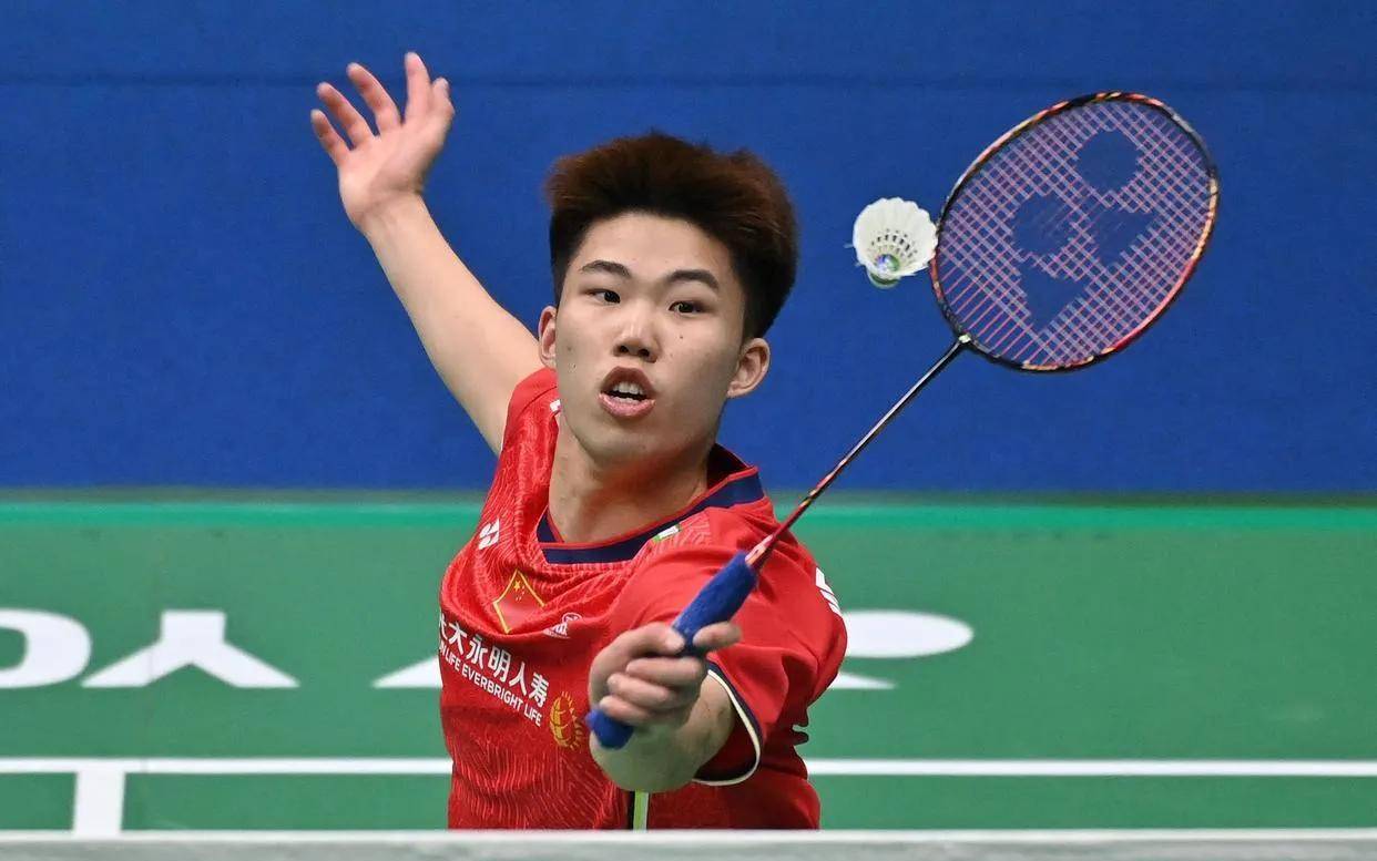 国羽|2比0碾压！国羽新林丹完美首秀，解说大赞：他不用全力却把人控死
