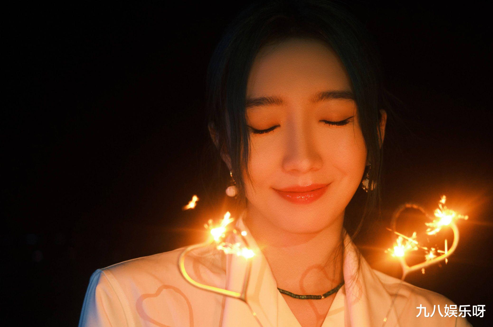 孟美岐|杨超越最新剧照出圈，自嘲拍戏趣事，全方位发展赶超孟美岐