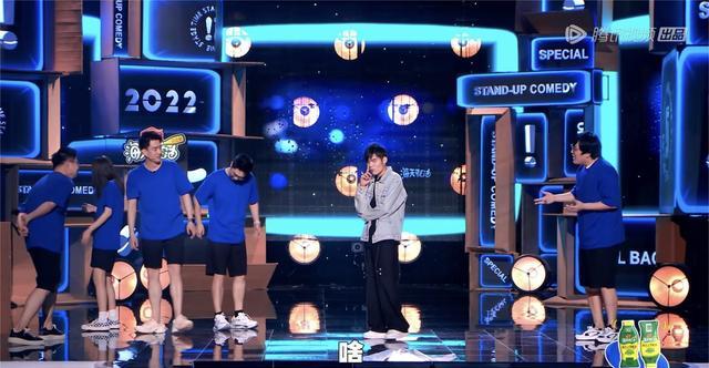 周杰伦|《怎么办脱口秀专场》中,何广智cos周杰伦,这侧脸也太像了吧