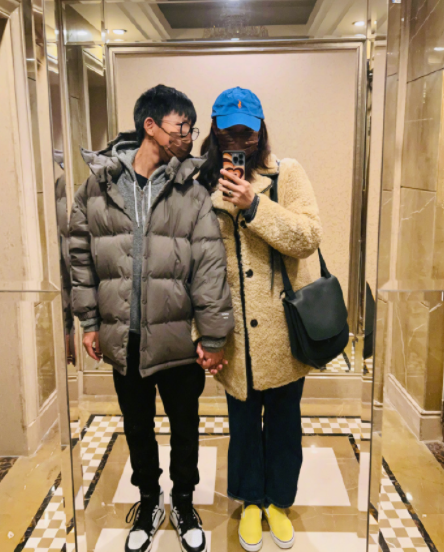 李沁|白百何带男友与佟大为聚会，当众拥抱张思麟聊天超甜，默契十足