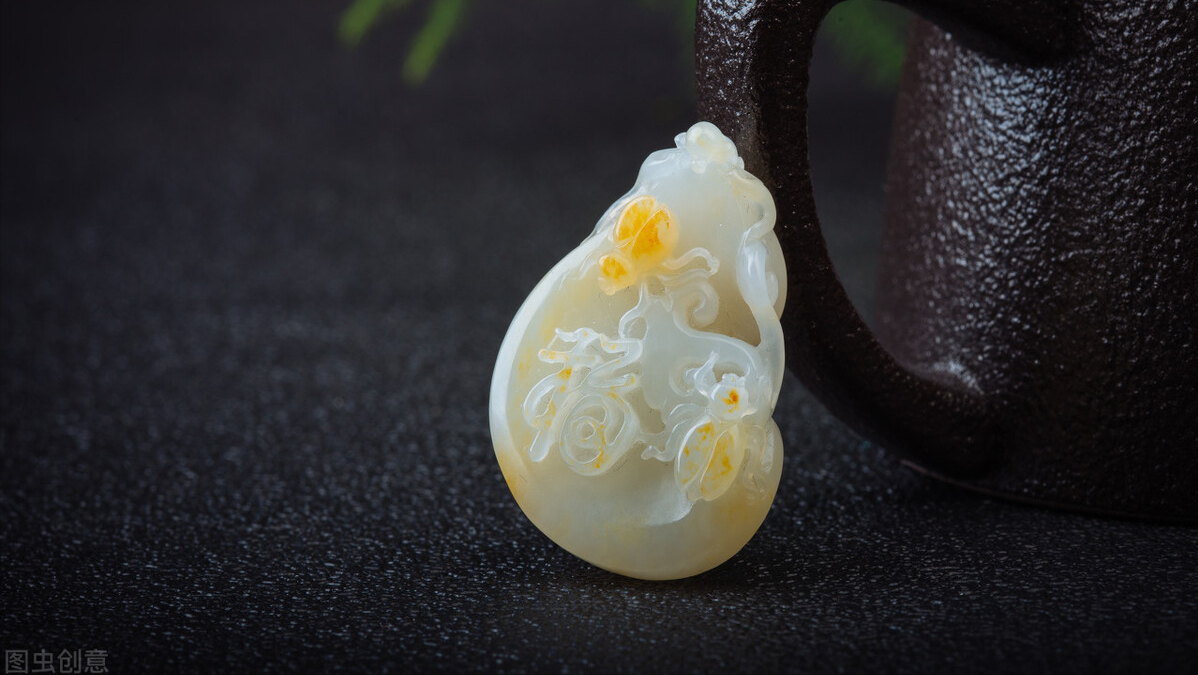 翡翠|翡翠怎么越戴越黄,难道变种啦,先听听行家的经验!