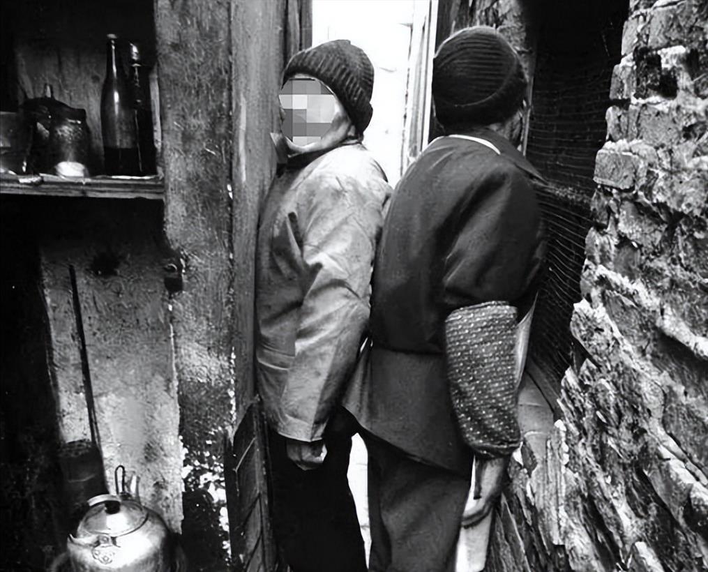 1978年邻居家出现一陌生阿婆,女子报警后,公安局长亲自上门抓捕