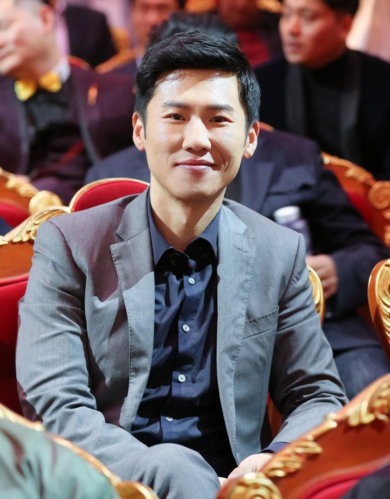 王骁|演员王骁：母亲是影后王馥荔，父亲是导演王群，能走红全靠自己