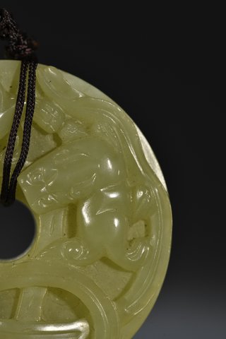 狮子|清代 和田玉黄玉狮子戏绣球挂件