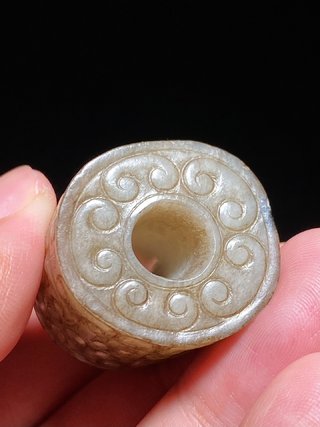 和田玉籽料|战国 和田玉籽料 白玉 蟠虺纹 卷云纹 玉勒子