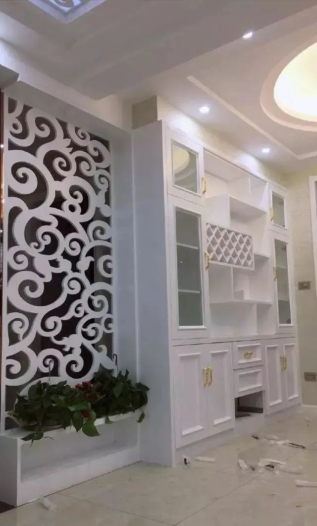 新房硬装完工,没顾上打扫先晒晒,电视墙太抢眼,餐边柜实用极了