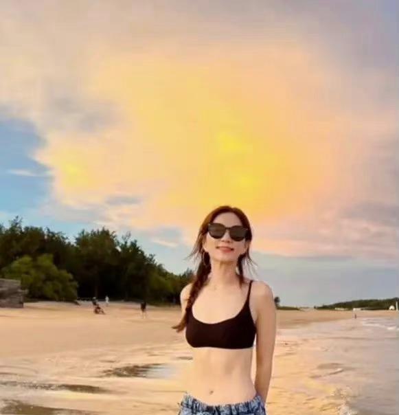 ella|曾经最像假小子的陈嘉桦，是三人中最不起眼的，现在却是最幸福的