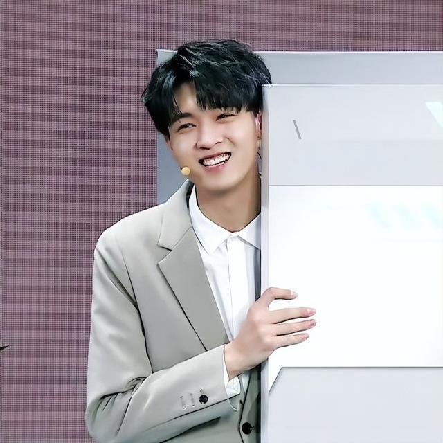 相声|德云社青春相声汇,秦霄贤不说相声唱鼓曲引热议,粉丝:适合最好