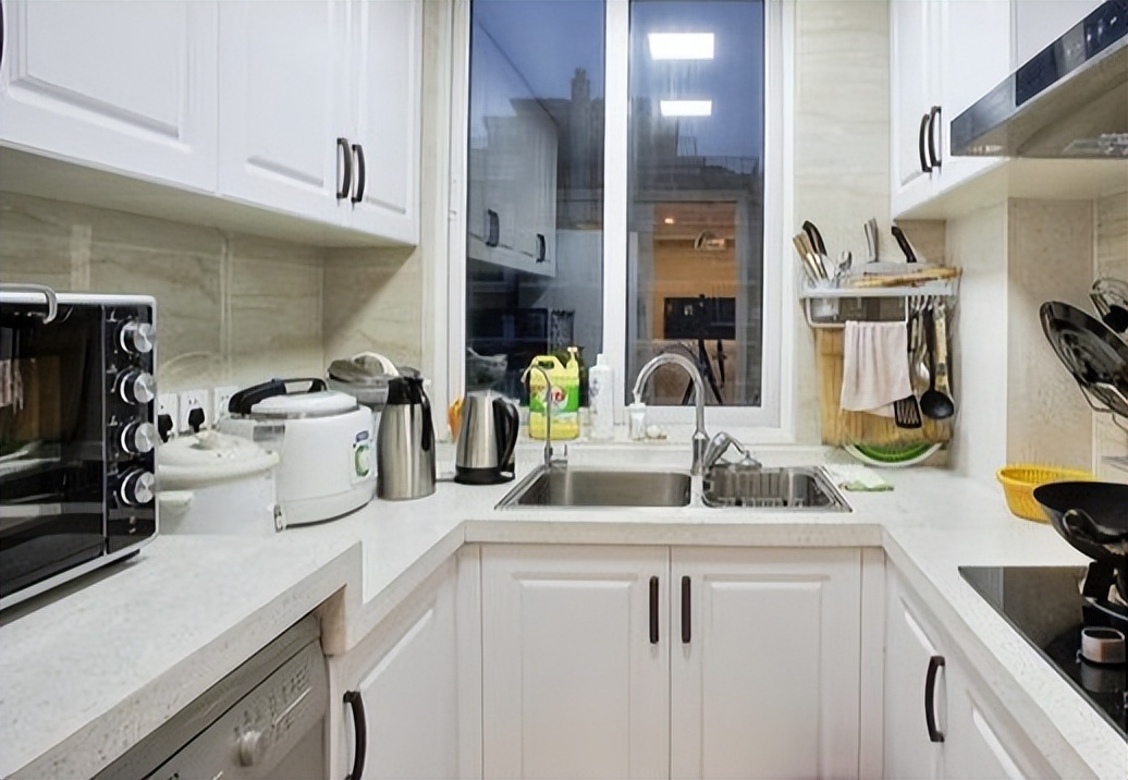 老公坚持天花板加两根横梁,效果惊艳,邻居过来围观,太有面了!