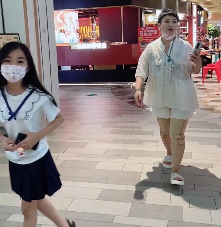 抽脂 赵本山徒弟胖丫抽脂减肥10余天后全身出镜,瘦身明显变化大