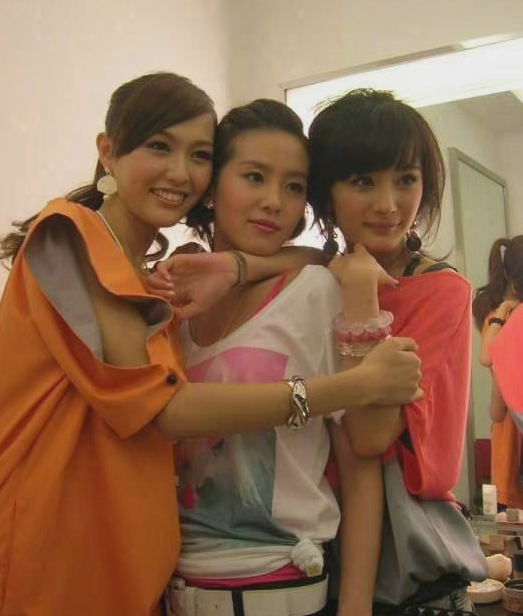 杨幂|“诗幂”复婚！杨幂晒亲密合影照为35岁刘诗诗庆生